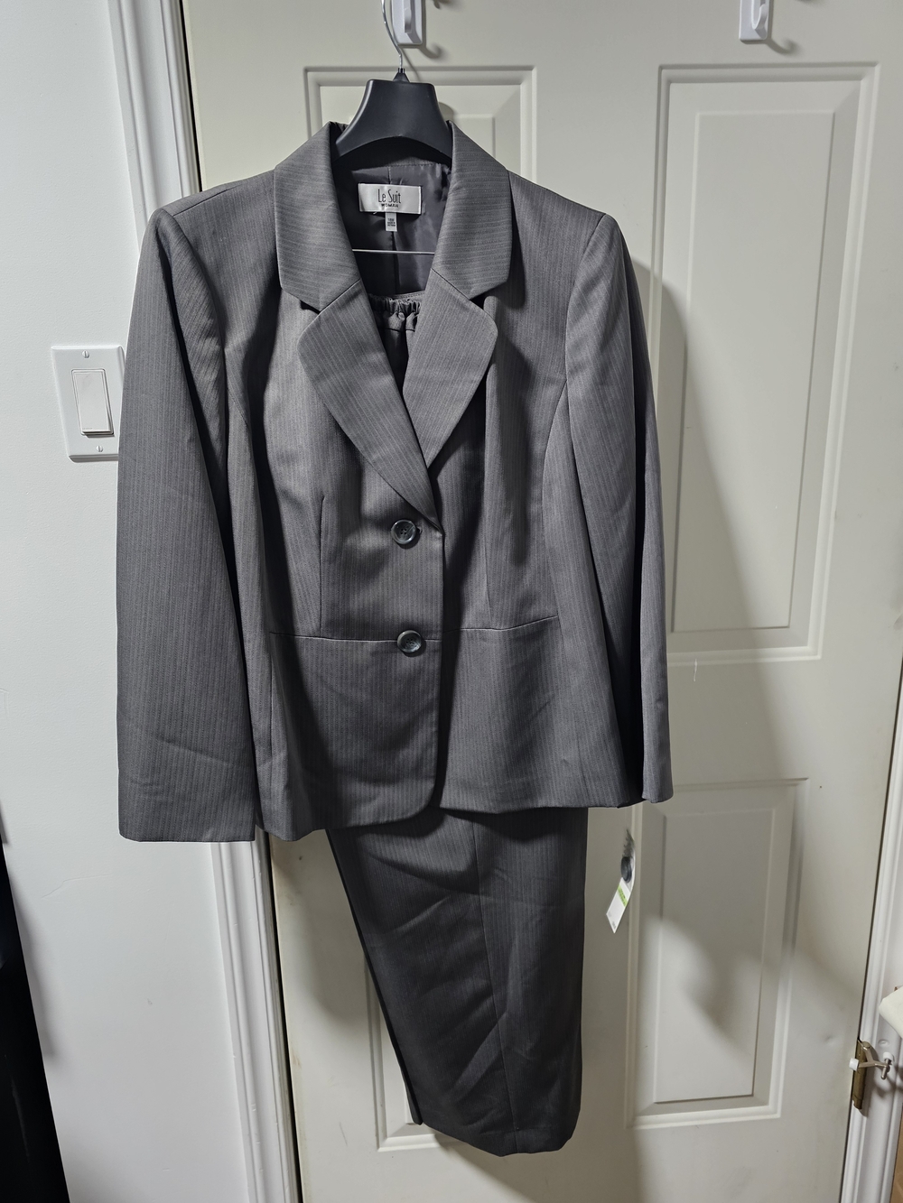 Le Suit Gray Pinstripe Women's Two-Piece Suit Size 18W NWT